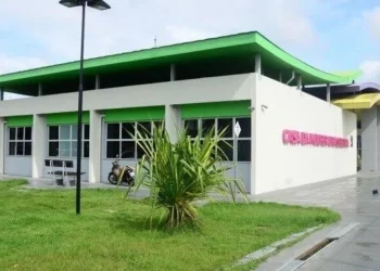 Vizinhos socorrem grávida agredida por marido por gastar R$ 300 com material escolar