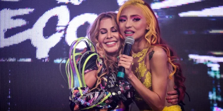 Vídeo: Joelma pira o cabeção vendo Ruivinha de Marte dançar ‘Vou tomar um tacacá’