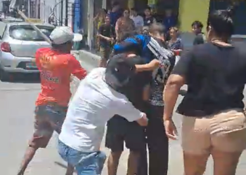 Vídeo: ‘Viciado’ em roubar casas na Zona Norte de Manaus, homem leva ‘mata-leão’ e muita porrada