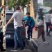 Vídeo: motorista agride fiscal do Zona Azul em Manaus e acaba apanhando depois
