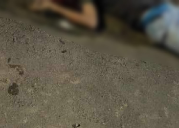 Após flagra, dupla que estaria roubando em Manaus é executada a tiros por justiceiro; veja