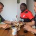 Alberto Neto leva pão com leite condensado para Bolsonaro e eleitora cobra: ‘vai trabahar’