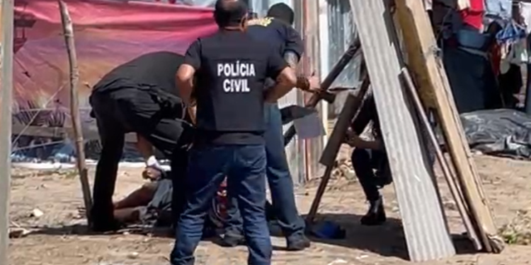 Vídeo: Pedreiro é assassinado com vários tiros no Tarumã quando ia trabalhar
