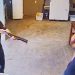 Vídeo: policial tenta distribuir droga na cadeia, resiste à prisão e toma tiro de colegas