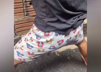 Vídeo: Vulgo ‘Pinga-pinga’ da Compensa fica com medo de baculejo da PM e mija nas calças