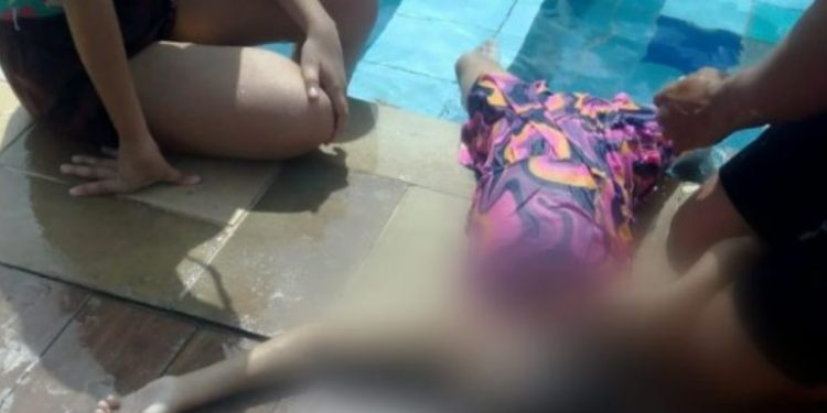 Menina de 6 anos vai nadar sozinha no condomínio e se afoga em Manaus: ‘alguém viu os pais?’