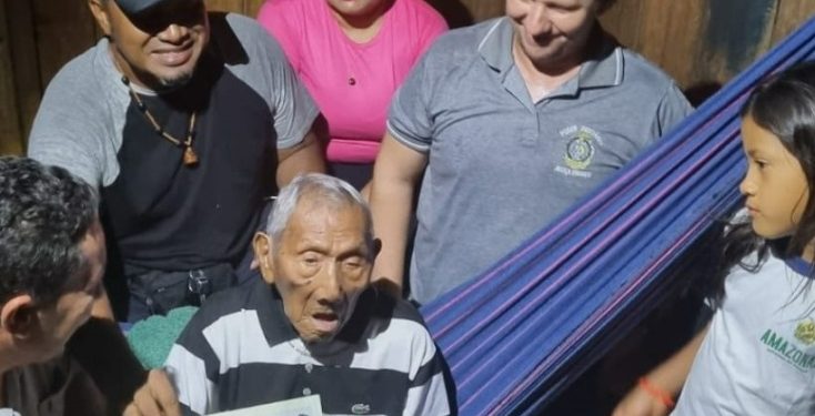 Indígena de 109 anos ganha primeira Certidão de Nascimento no Amazonas