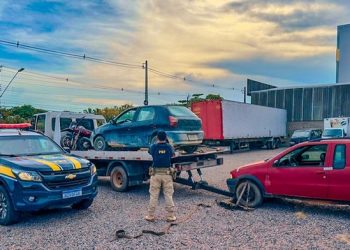 Agentes da PRF identificam esquema criminoso com veículos apreendidos pela própria entidade