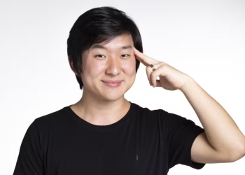 Com justificativa de que é liberal na ‘Hora H’, ex-BBB Pyong diz que gosta de lamb1da na ‘costura’