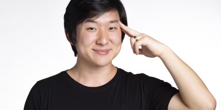 Com justificativa de que é liberal na ‘Hora H’, ex-BBB Pyong diz que gosta de lamb1da na ‘costura’
