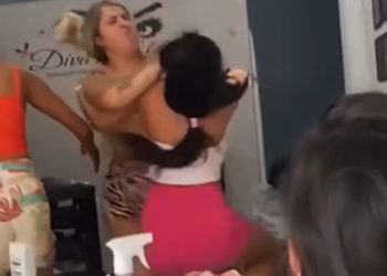 Vídeo: mulher faz a unha no salão, não paga e entra em luta com a manicure