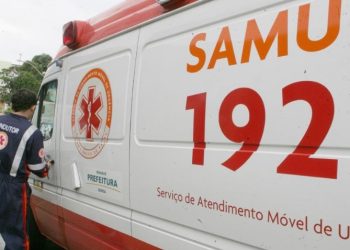 Cena forte: homem leva duas terçadadas na cabeça e corre agonizando na rua em Manaus