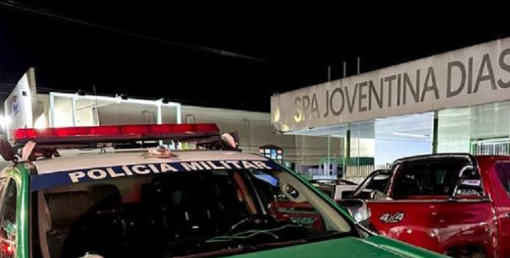 Na Compensa, mulher consegue dizer à polícia que foi baleada no pescoço pelo marido