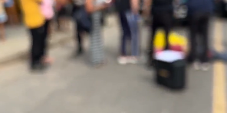 Ao se irritar com ‘fechada’ de picape, motociclista cai e morre com a cabeça esmagada em Manaus