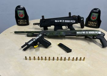 Casal que fazia delivery pro crime é preso com armas de f@cç@0