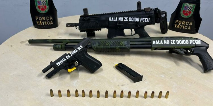 Casal que fazia delivery pro crime é preso com armas de f@cç@0