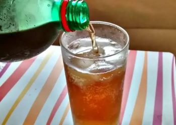 Adolescente esfaqueia o padrasto por quantidade de refrigerante em copo