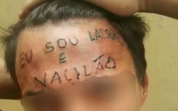 Jovem que teve testa tatuada é preso novamente por furto
