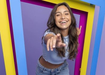 Dois meses após desistir do BBB, Vanessa volta as redes sociais:”evoluir”