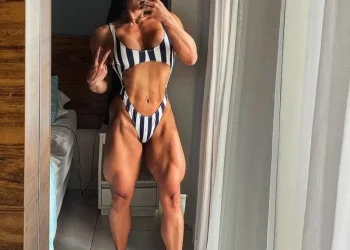 Mulher fitness aconselha tomar esperma para melhorar desempenho na academia “Bato no meu shake e fica delicioso”