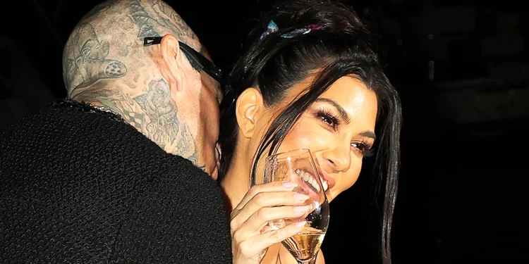 Kourtney Kardashian, irmã de Kim,  se define autossexual. Saiba o que isso significa