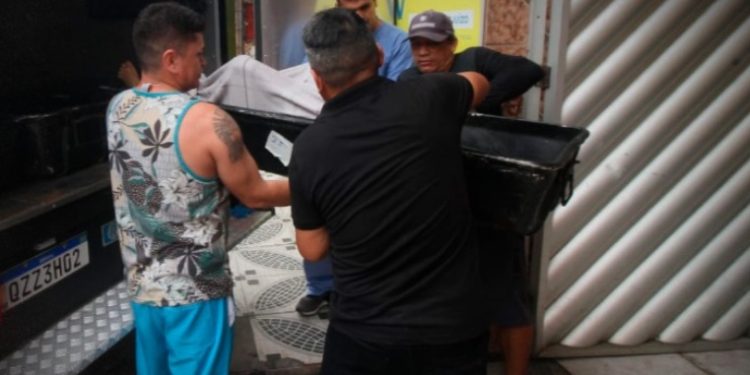 Marido leva esposa para celebrar aniversário em Manaus e depois liga dizendo que ela morreu