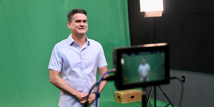 David Almeida destaca avanços históricos de serviços públicos em programa do Avante