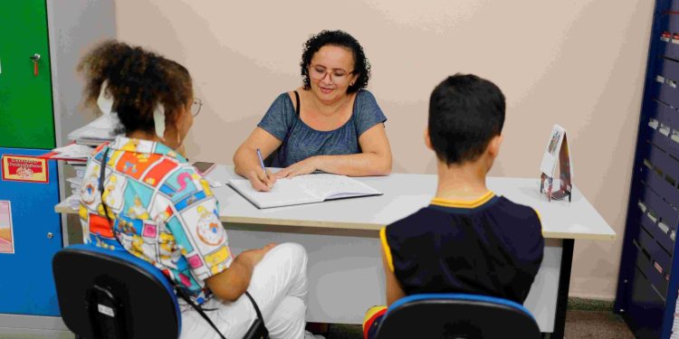 Mais de 75 mil alunos nas escolas do Amazonas estão com documentação pendente
