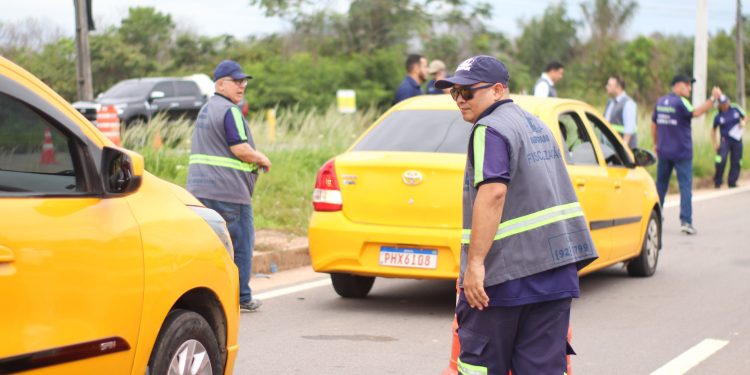 Fiscalização flagra transporte irregular na Ponte Rio Negro