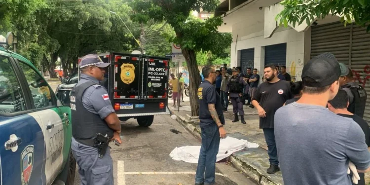 ‘Ticado’ até a morte no Centro de Manaus teria brigado com o suspeito por causa da conta do bar