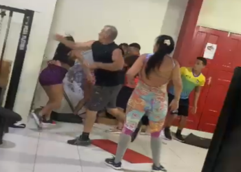 PF flagrado tentando dar tapa em mulher em academia no AM será transferido; veja