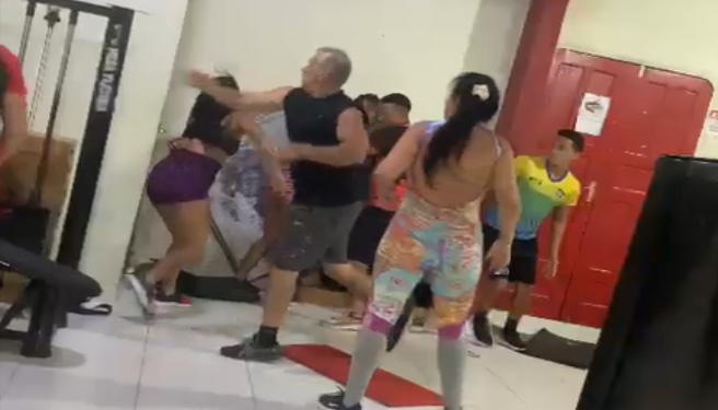 PF flagrado tentando dar tapa em mulher em academia no AM será transferido; veja