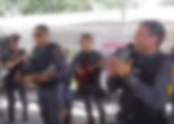 Banda da PM polemiza ao tocar música com versos ‘pede put@ria, vou te dar’ em escola; veja