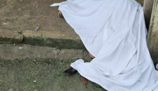 Pistoleiros passam de carro atirando e papocam morador da ZL em Manaus