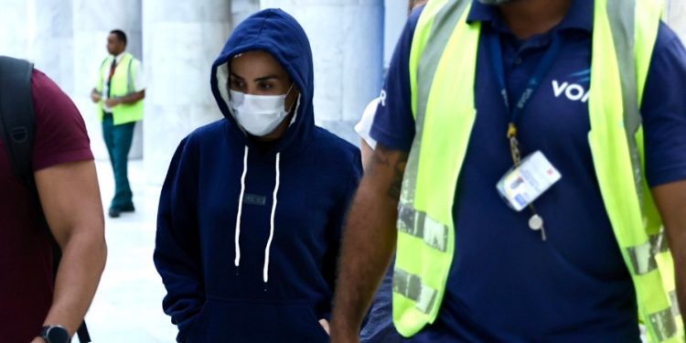 Vídeo: passageiros filmam Wanessa Camargo no aeroporto após saída do BBB