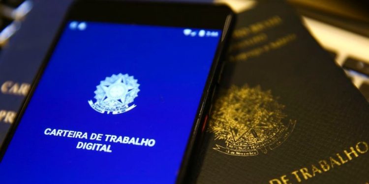 País fecha janeiro com saldo positivo de 180.395 empregos com carteira
