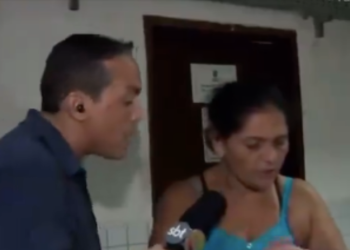 Veja: Ao vivo, mulher mostra vídeo do marido a traindo com a vizinha e deixa repórter sem jeito