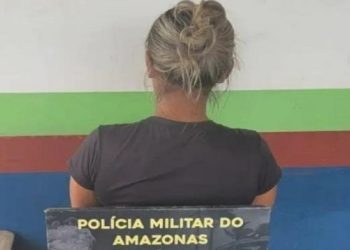 Marido larga a esposa com sacola cheia de drogas e foge ao ver a polícia no Amazonas 