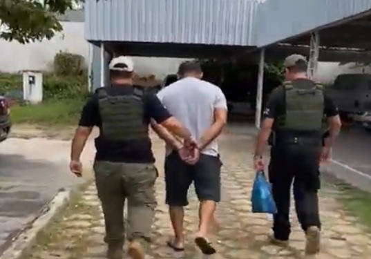 Ex-presidente da Câmara Municipal de Anamã que fotografava e tocava vizinha de 8 anos é preso