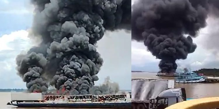 Vídeo urgente: incêndio em balsa destrói veículos no porto do Puraquequara