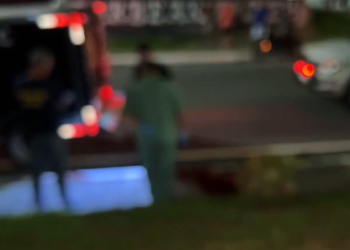 Vídeos: Na Praça do Glória, homem é abordado por dupla e executado com tiros na cabeça