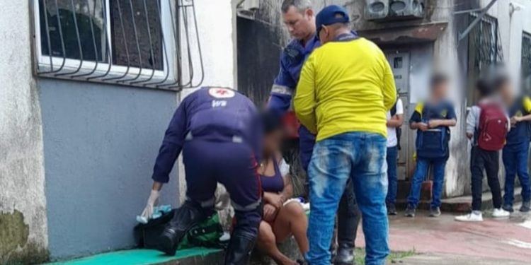 Pistoleiros encapuzados invadem residencial em Manaus, matam morador e atiram em grávida