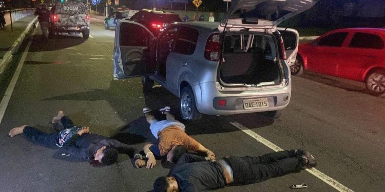 Deu ruim: Bandidos que iam atacar grupo rival acabam baleados pela polícia em Manaus
