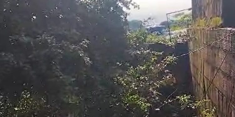 Vídeo: um dia após chacina em Manaus, homem grava tiroteio na janela de casa: ‘debaixo de bala’