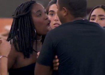 Leidy diz que Davi expulsou Wanessa, leva coió da produção e ameaça jogar roupas dele na piscina