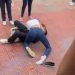 Vídeo: duas estudantes em Manaus deixam os livros e vão pra porrada: ‘ninguém se mete’