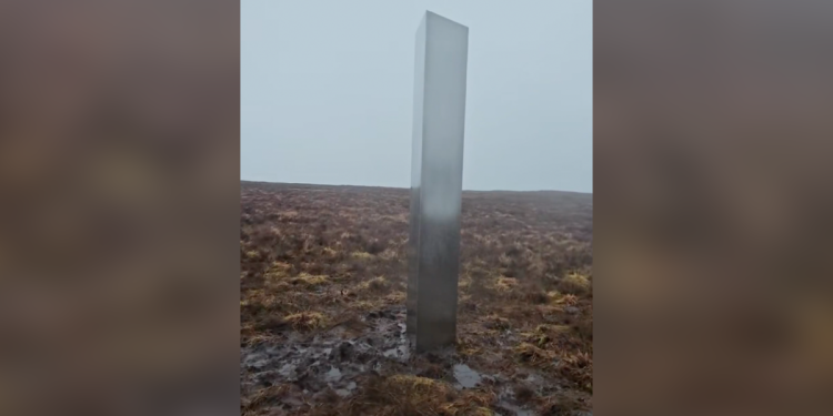 Coluna de metal em colina intriga visitantes: ‘Aliens?”