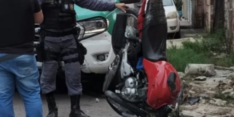 Depois de vários arrastões na Zona Leste de Manaus, dupla se dá mal e se acaba em muro