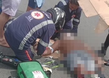 Motociclista bate na traseira de carro e acaba arremessado ao chão em Manaus