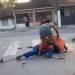 Vídeo: Moradores de rua se estranham e brigam se dando ‘muletadas’